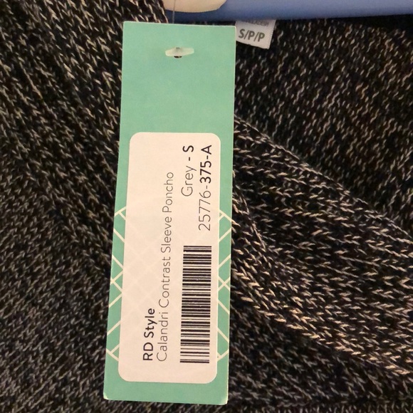Sweater/poncho size small, new with tags - Picture 2 of 7